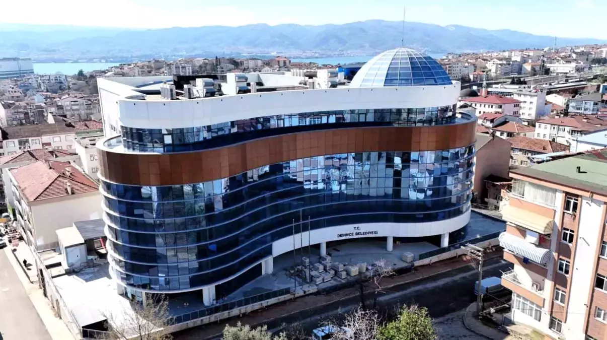 Derince\'nin yeni hizmet binasında son rötuşlar yapılıyor