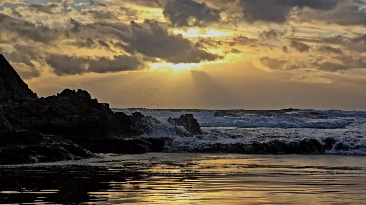 Samandağ\'da etkileyici gün batımı