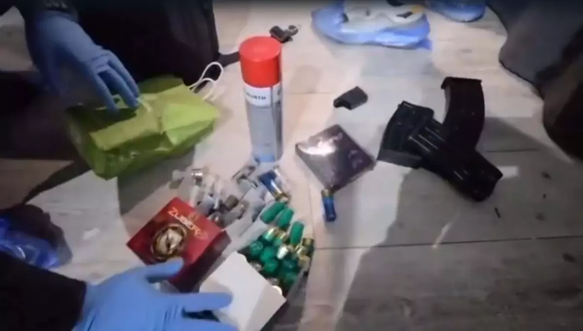 İzmir\'de Suç Örgütüne Operasyon: 23 Gözaltı