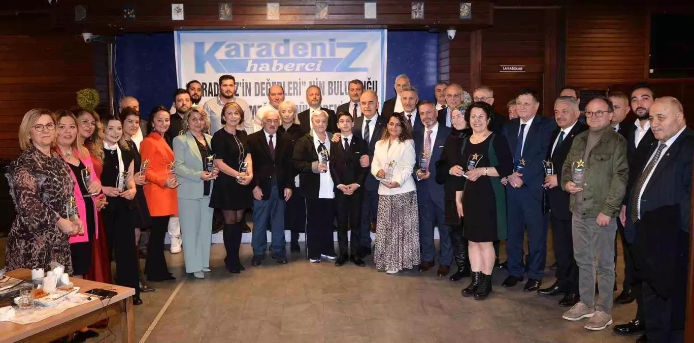 Karadeniz\'de \'yılın değerleri\' ödüllerini aldı