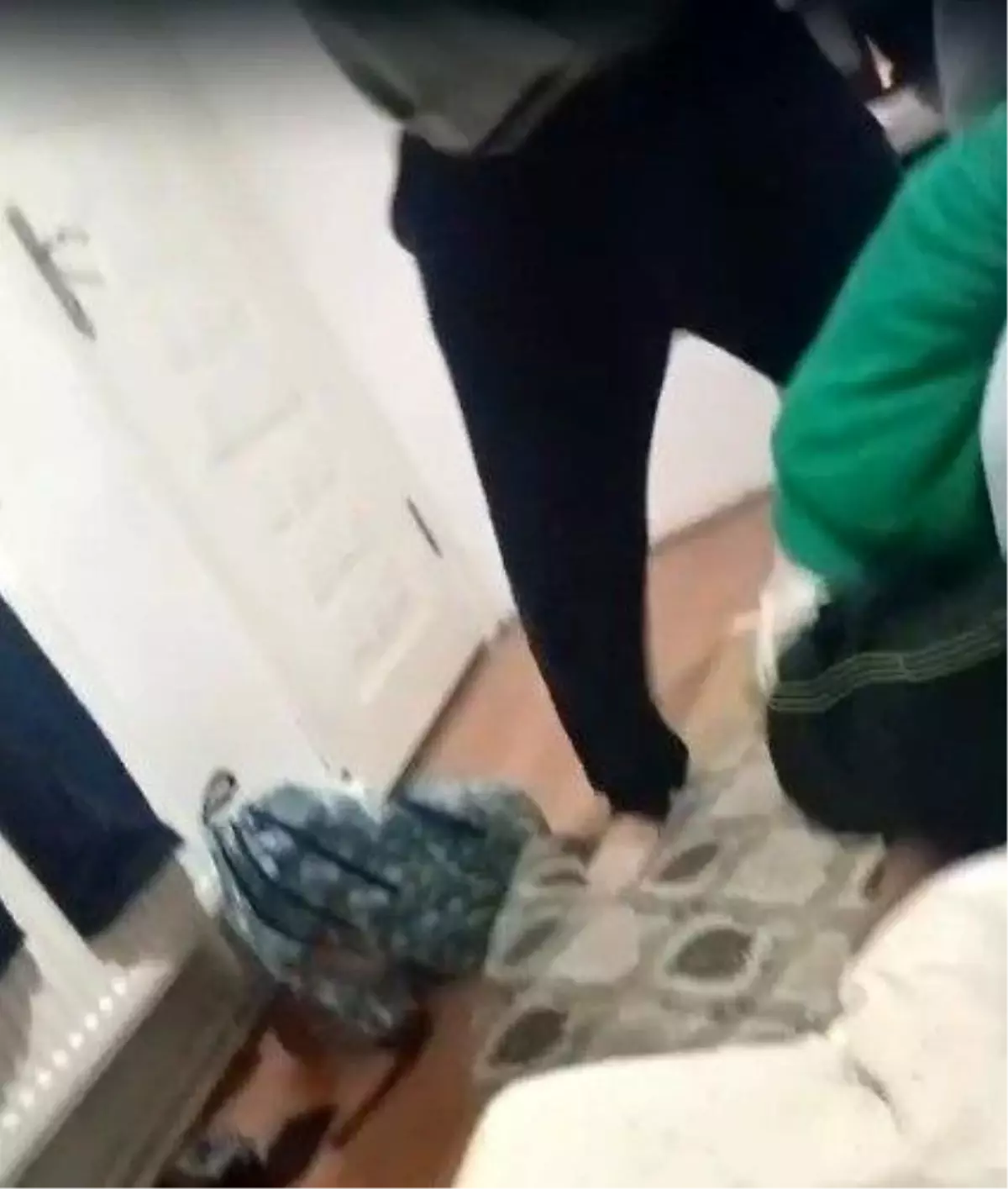 Kayseri\'de Çocuğa Şiddet Anları Kaydedildi