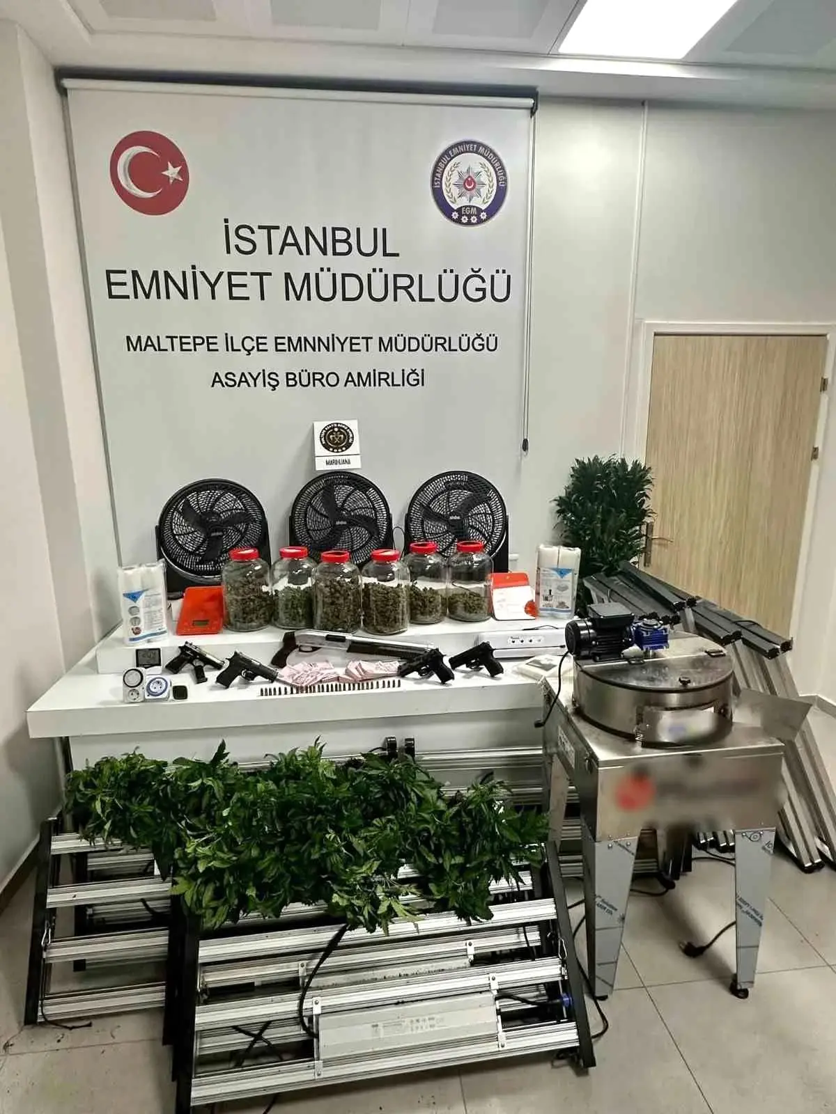 Maltepe\'de Uyuşturucu Operasyonu: 3 Gözaltı