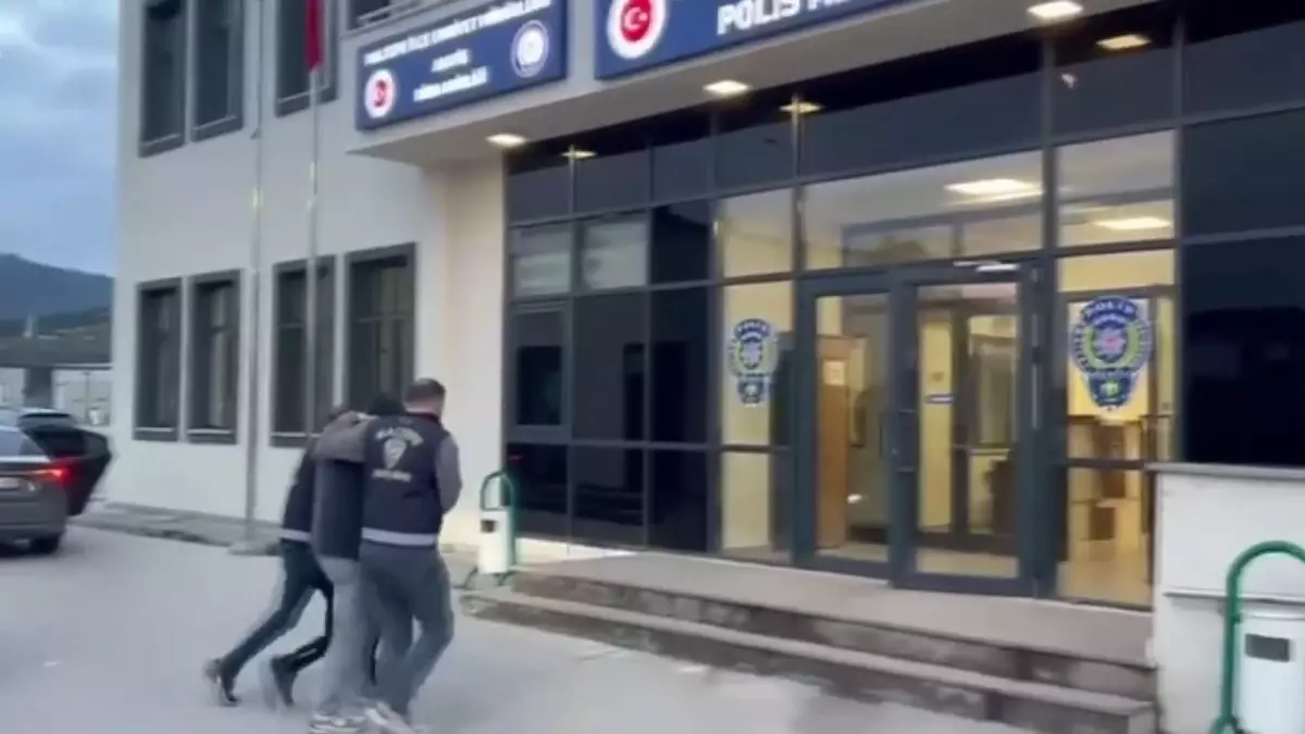 Maltepe\'de Uyuşturucu Operasyonu: 15 Kilo Ele Geçirildi