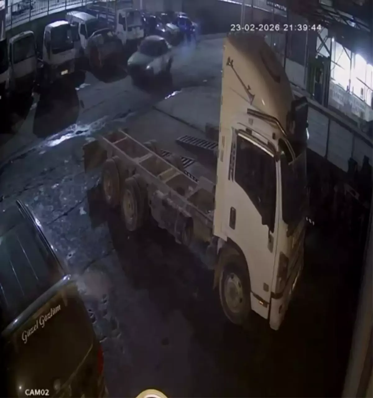 Salihli\'de Aracın Çalınma Anı Kamerada