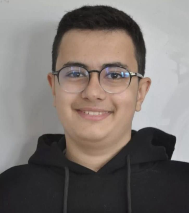 Oğlunun mezarı başında kalp krizi geçiren anne hayatını kaybetti Oğlunun mezarı başında kalp krizi geçiren anne hayatını kaybetti