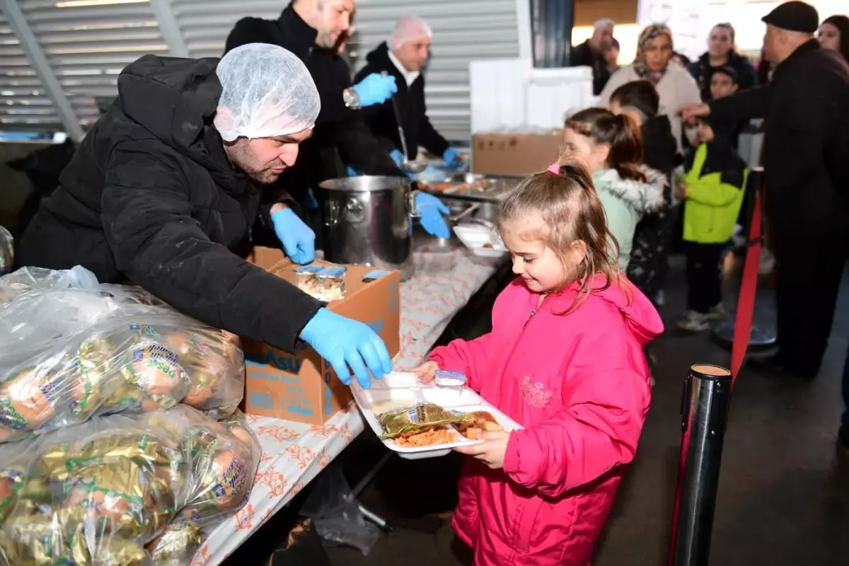 Osmangazi\'de gönülleri buluşturan iftar programı
