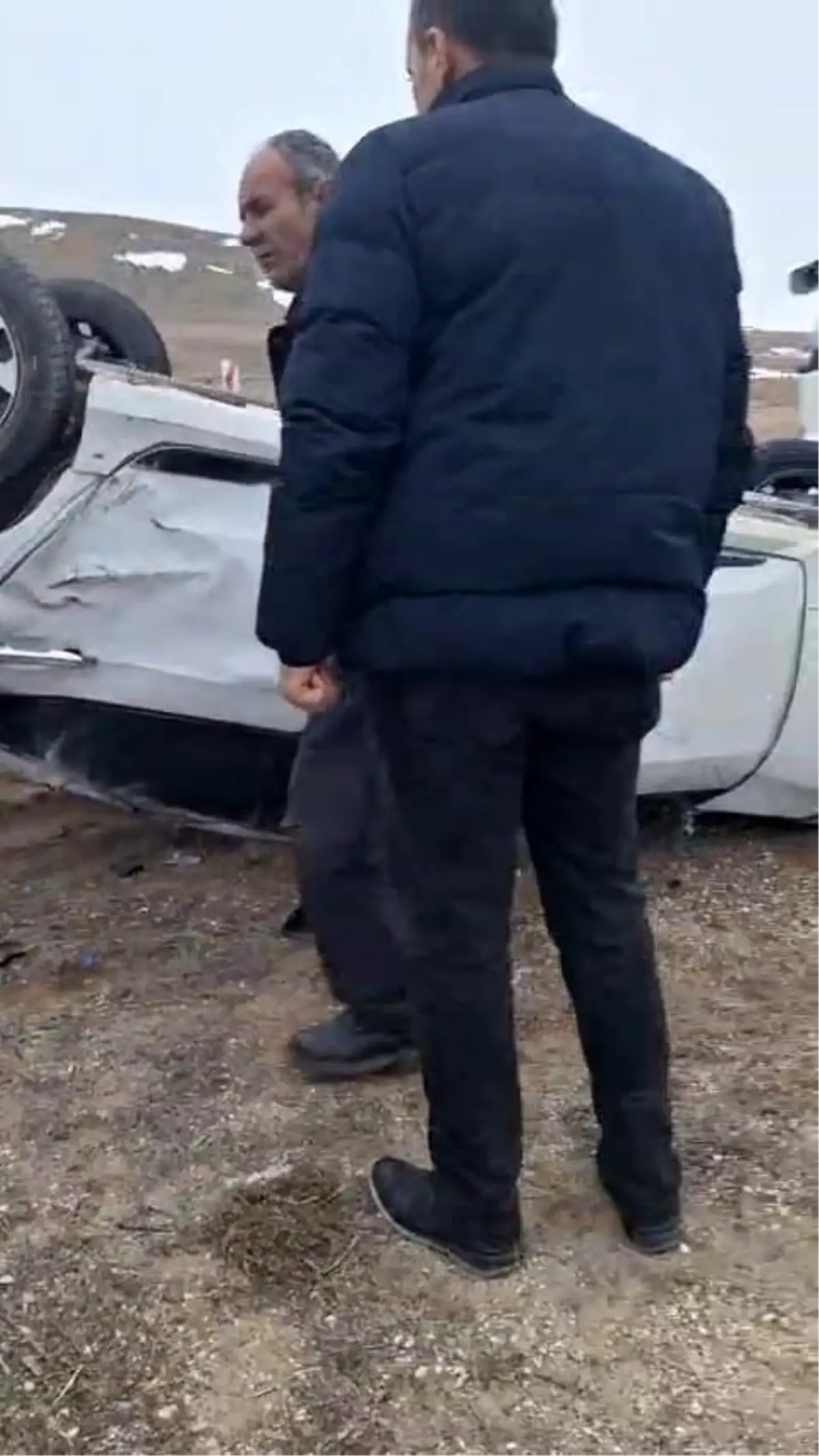 Erciş\'te Takla Atan Araçta Sürücü Zarar Görmedi