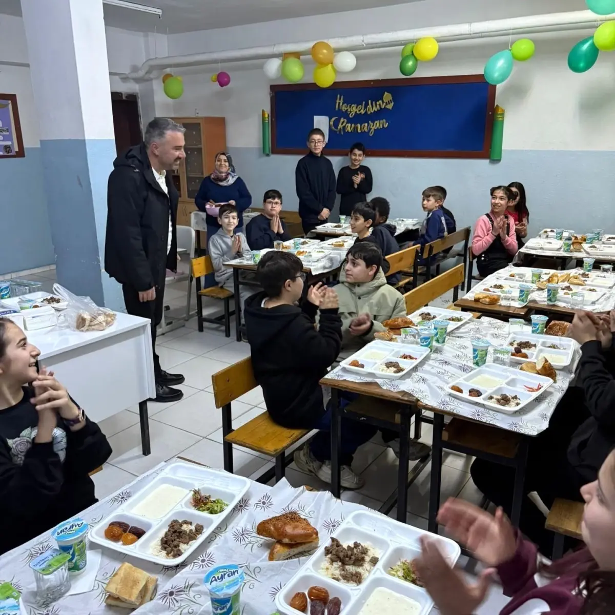 Pursaklar Belediye Başkanı Çetin, öğrencilerle iftar yaptı