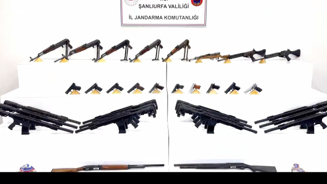 Şanlıurfa'da volkanik bazalt taşlarının altında cephanelik ele geçirildi: 8 gözaltı Şanlıurfa'da volkanik bazalt taşlarının altında cephanelik ele geçirildi: 8 gözaltı