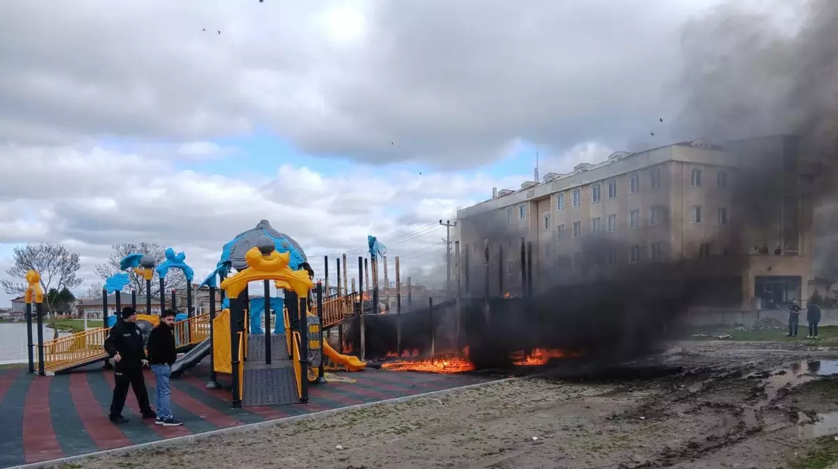 Tekirdağ\'da Çocuk Parkında Yangın