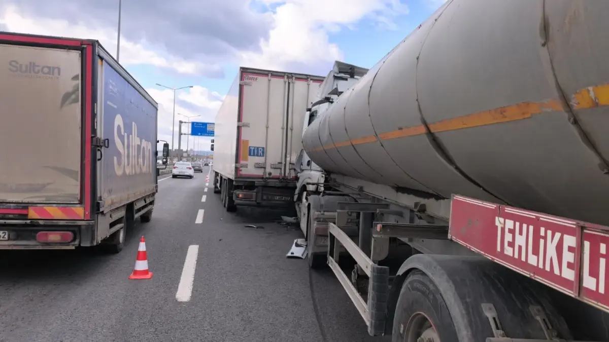 İnegöl\'de TIR\'a çarpan tanker sürücüsü yaralandı