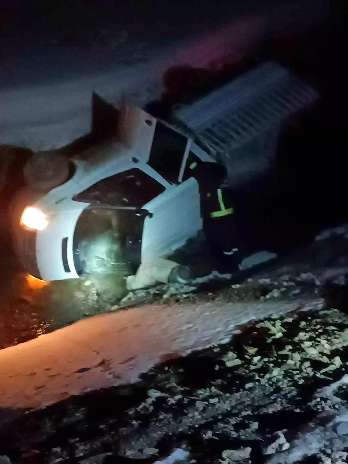 Van\'da Kamyonet Kaza Yaptı: 3 Yaralı