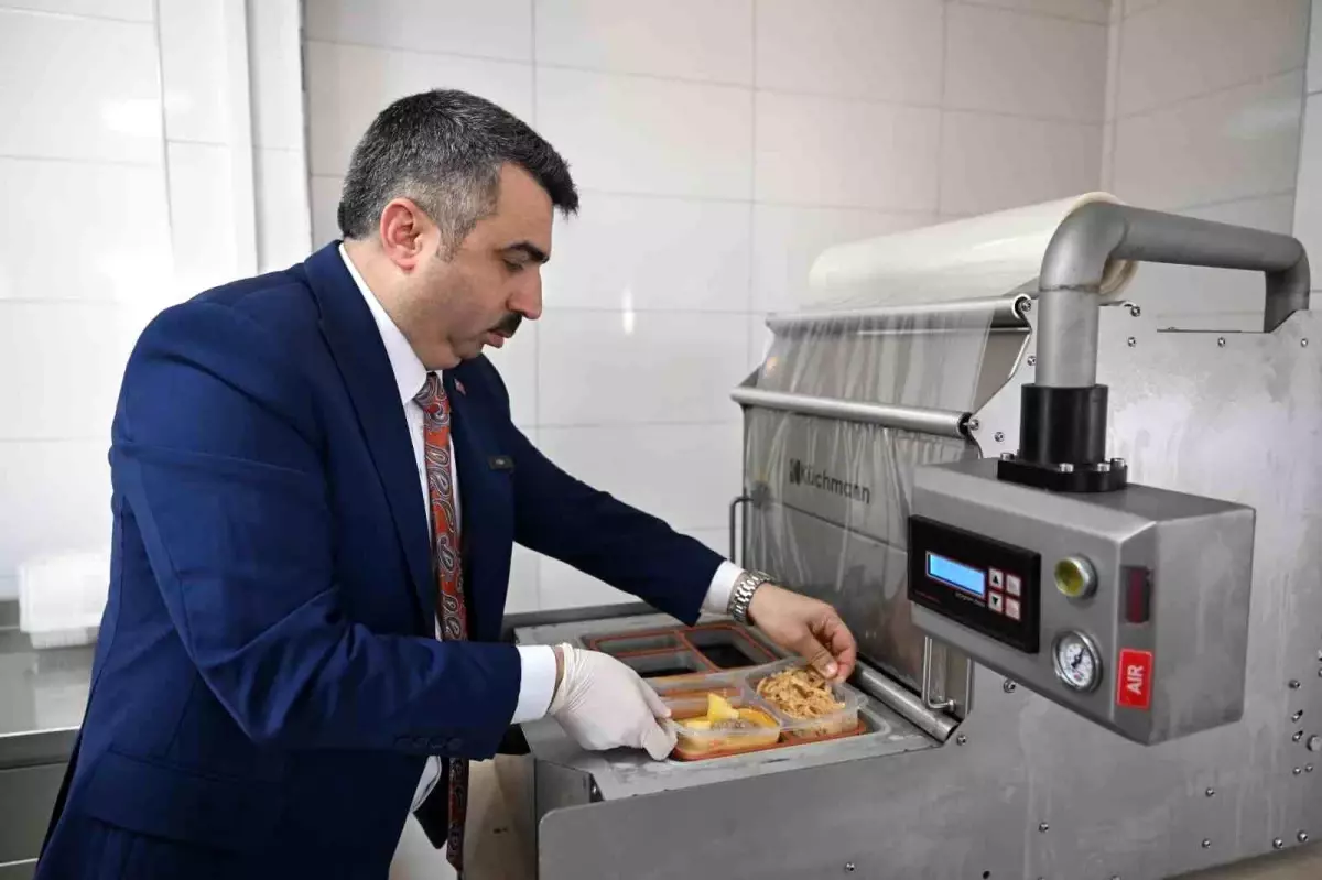 Yıldırım\'da, gönüller de sofralar da bir