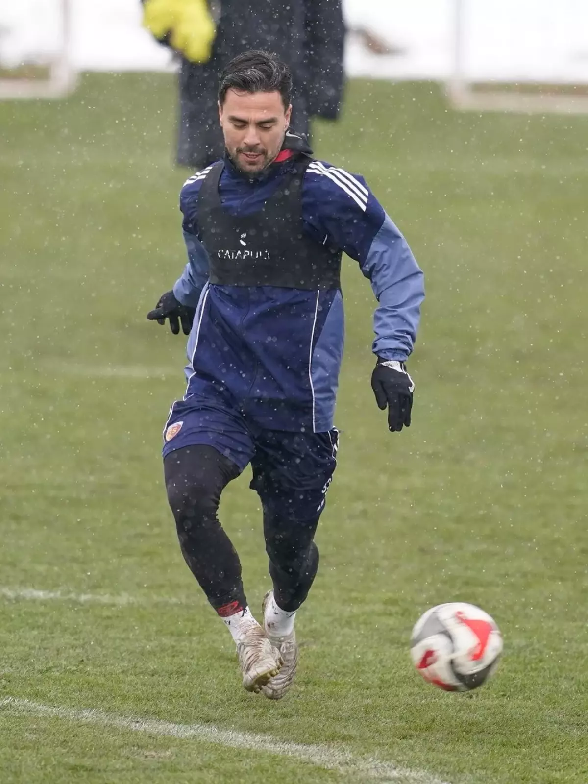 Kayserispor Kar Yağışı Altında Antrenman Yaptı