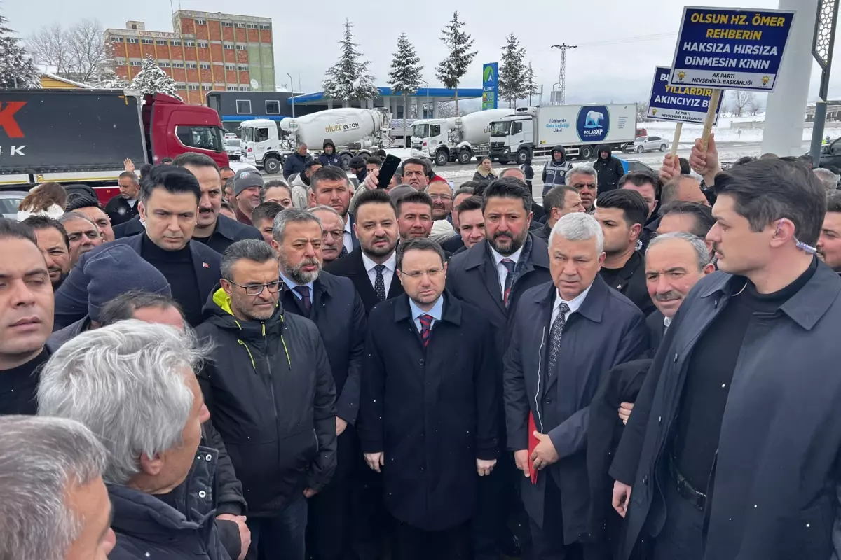 Bakan Gürlek memleketinde davul ve zurnayla karşılandı