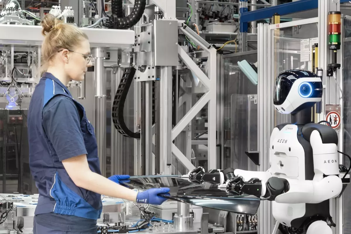 Alman otomotiv devinde işler değişiyor, robotlar üretim hattına çıkarıldı
