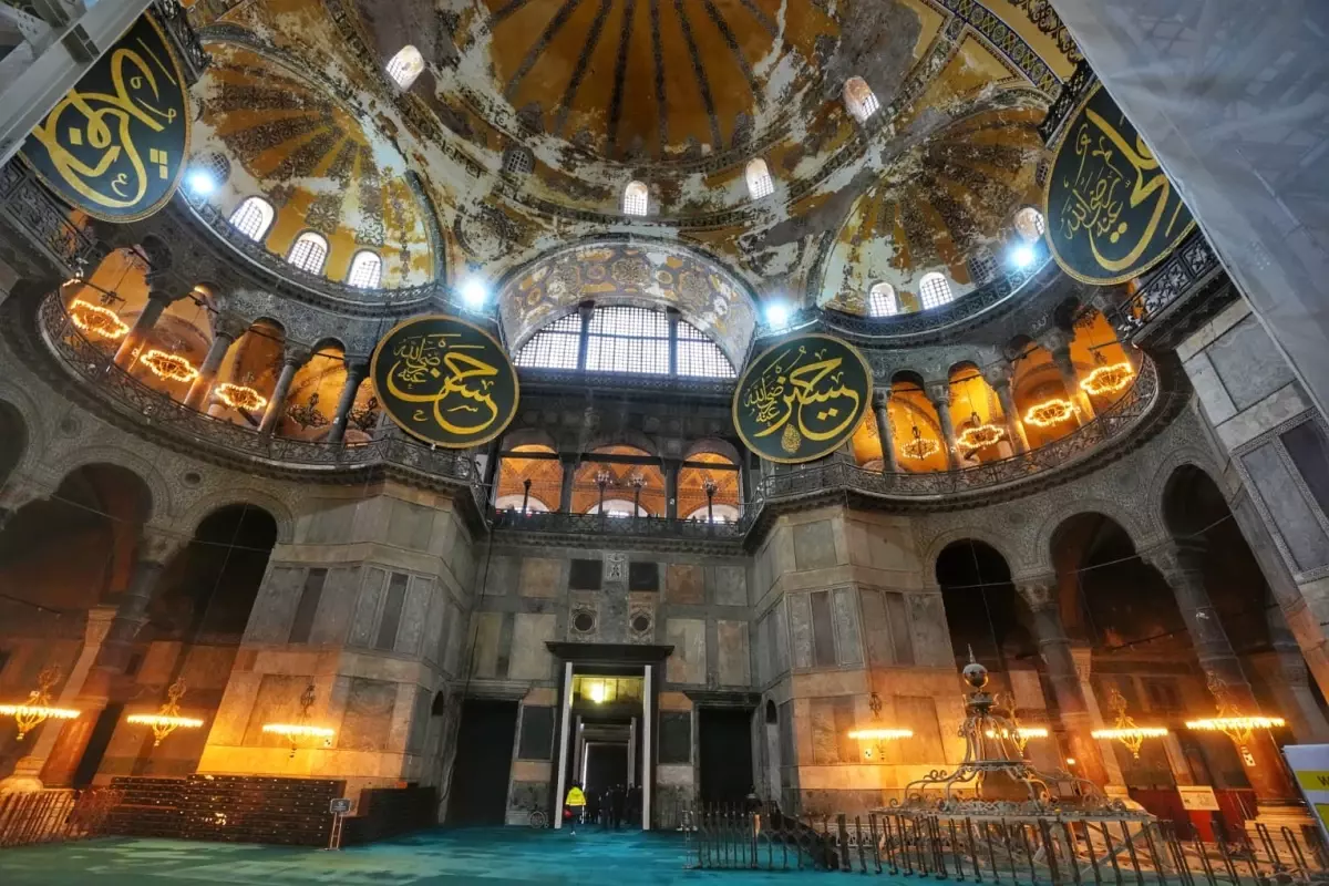 Ayasofya\'da Cumhuriyet tarihinin en kapsamlı restorasyonu gerçekleştiriliyor