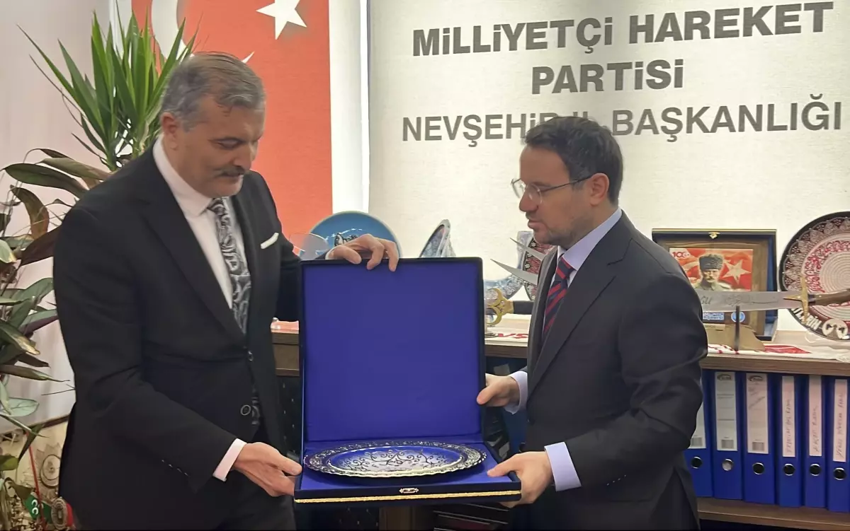 Bakan Gürlek MHP İl Başkanlığı\'nı Ziyaret Etti