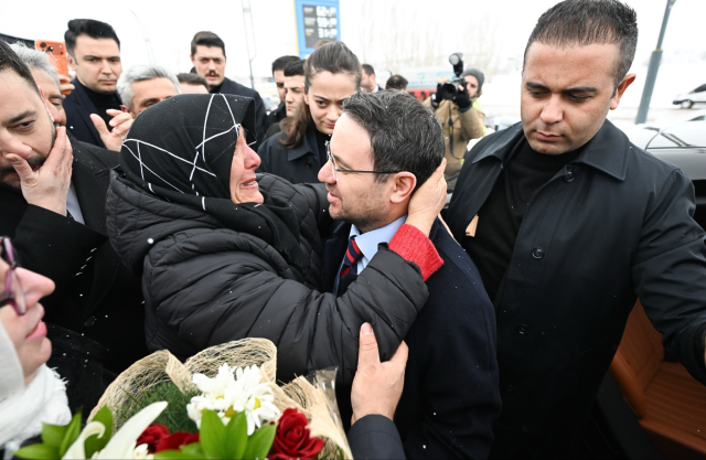 Bakan Gürlek memleketinde davul ve zurnayla karşılandı