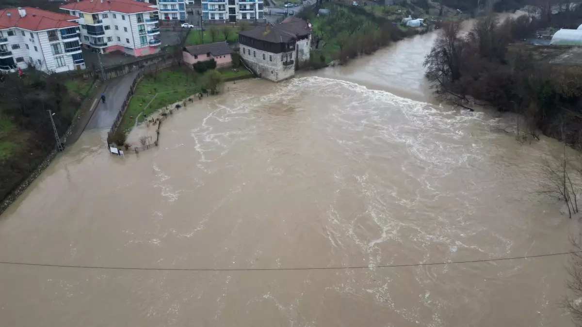 Bartın\'da Irmakta Taşkın