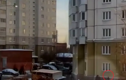 Bebek, 33 metreden düştü iki kadın hemşire havada montla yakaladı Bebek, 33 metreden düştü iki kadın hemşire havada montla yakaladı