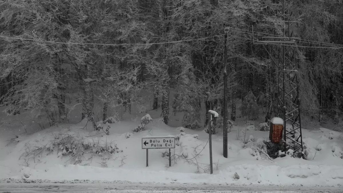 Bolu Dağı\'nda Kar ve Sis Etkili