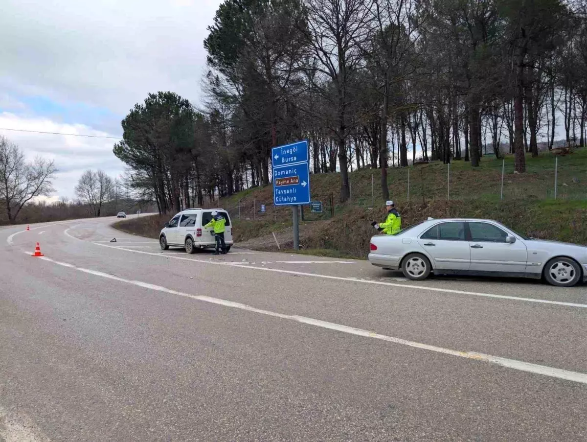 İnegöl\'de Kaza: İki Yaralı