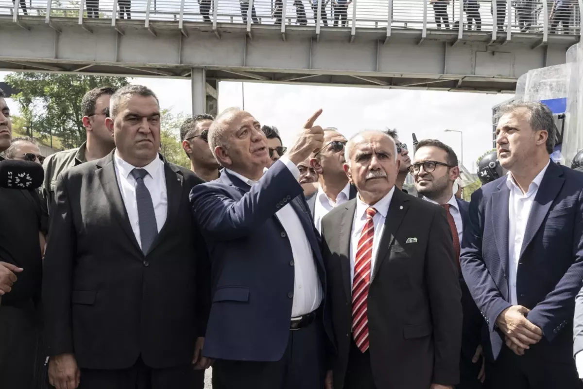 CHP\'nin 38. Olağan İstanbul İl Kongresi\'nin iptali için açılan dava 15 Mayıs\'a ertelendi! Gürsel Tekin görevine devam edecek