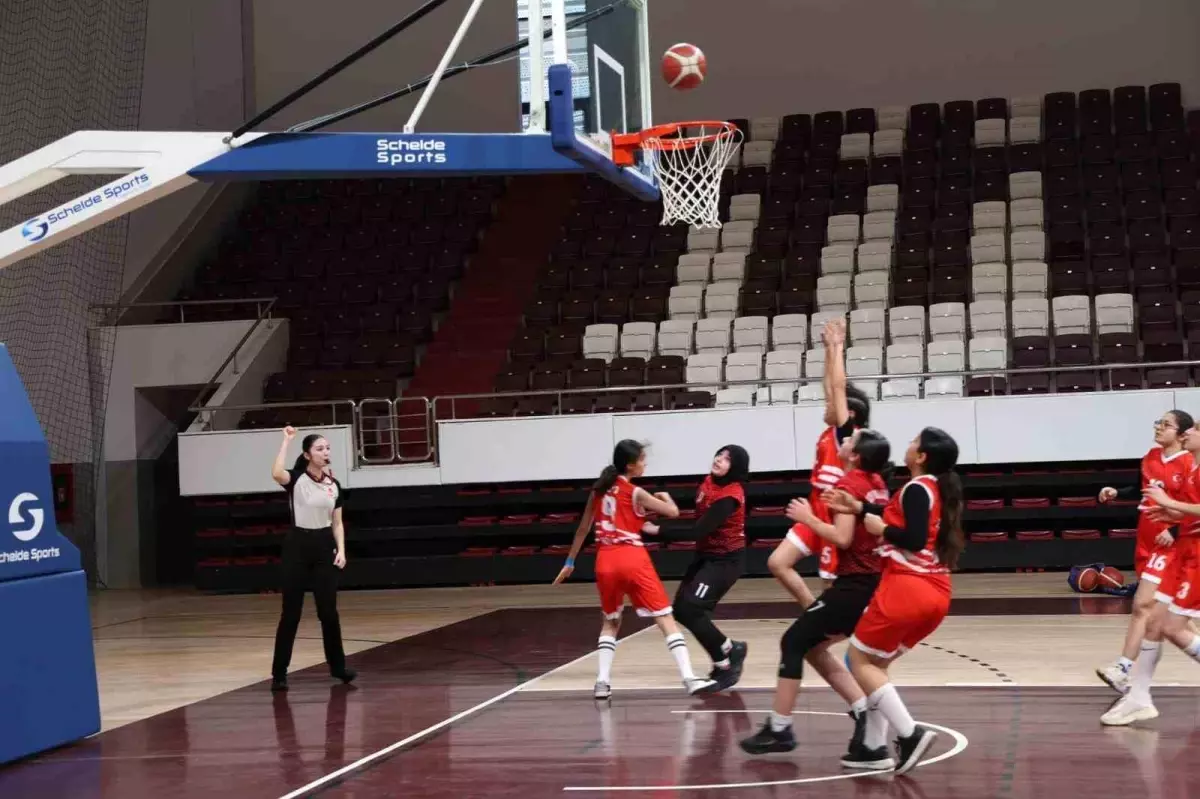 Elazığ\'da Basketbol Şampiyonası Sona Erdi