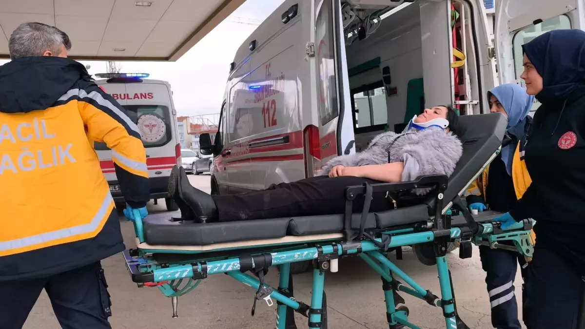 İnegöl\'de Trafik Kazası: 2 Yaralı