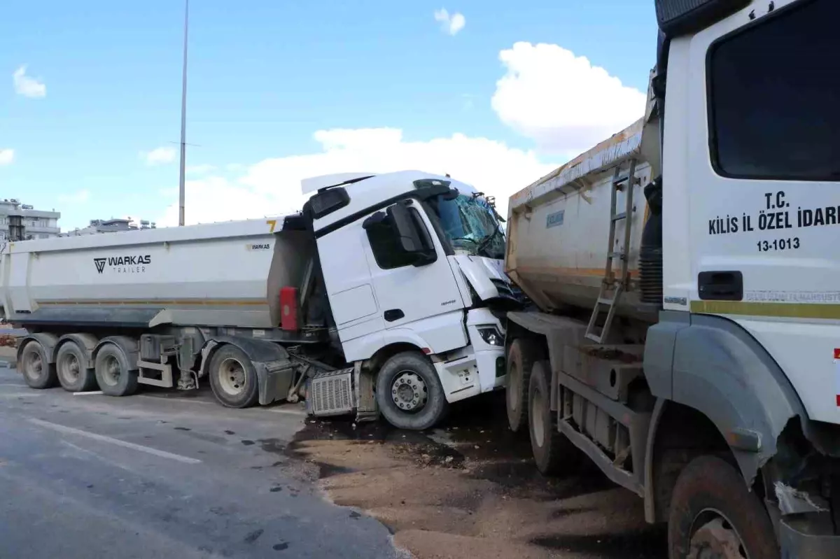 Kilis\'te Hafriyat Kamyonu Kazası