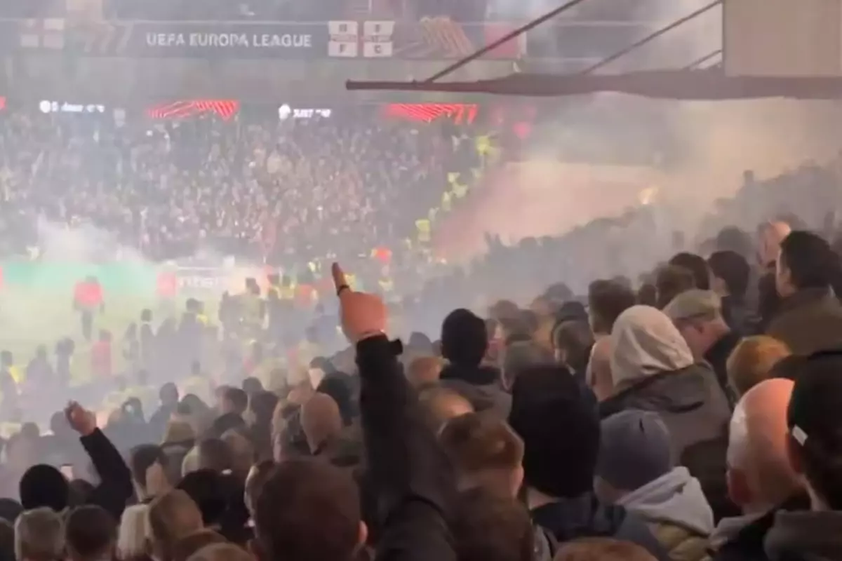 İngilizlerden Fenerbahçe\'ye tepki çeken tezahürat: Galatasaray\'ın...