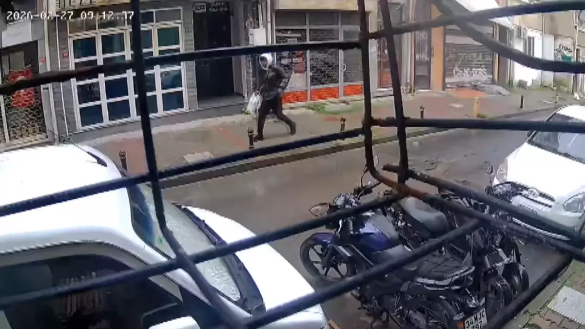 Kadıköy\'de Laptop Hırsızlığı Kamerada