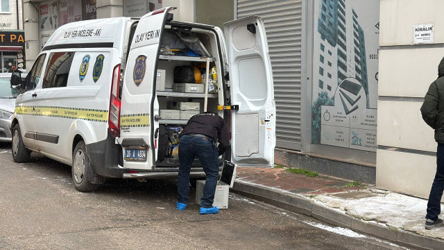 Korkunç olay! 7'inci kattan atladı, evinde ceset bulundu Korkunç olay! 7'inci kattan atladı, evinde ceset bulundu