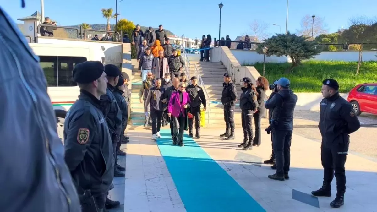 Muğla\'da Sahte Sosyal Medya Operasyonu