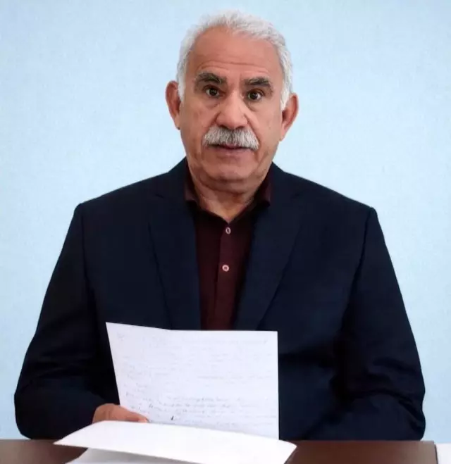 Öcalan'dan PKK'nın feshinin yıldönümünde yeni açıklama: Kürtsüz Türk, Türksüz Kürt olmaz Öcalan'dan PKK'nın feshinin yıldönümünde yeni açıklama: Kürtsüz Türk, Türksüz Kürt olmaz