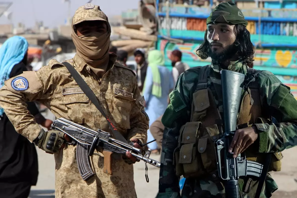 Afganistan\'a savaş ilan eden Pakistan\'dan kritik hamle! Tüm ülkede yasaklandı