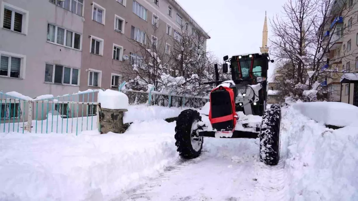 Palandöken Belediyesi karla mücadelede sahada
