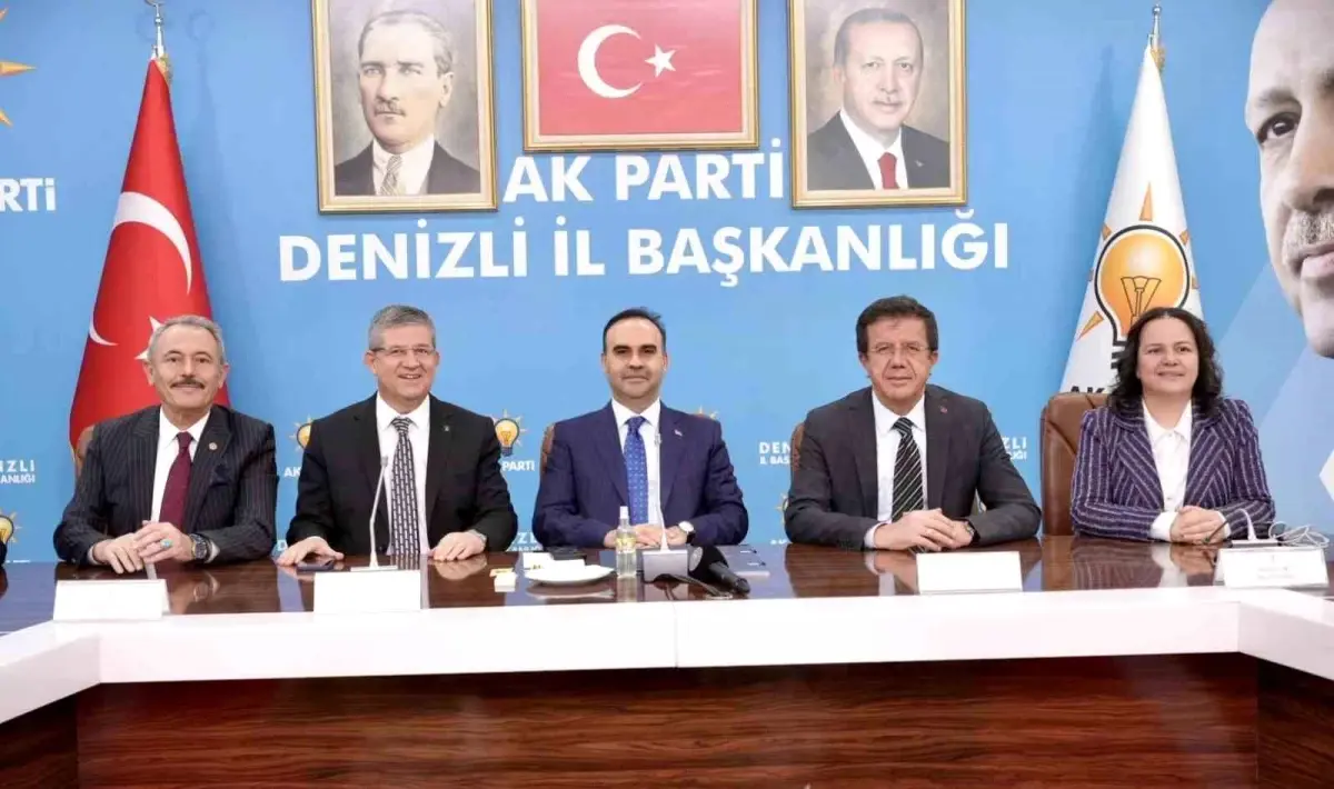 Sanayi ve Teknoloji Bakanı Mehmet Fatih Kacır Denizli partilileriyle bir araya geldi