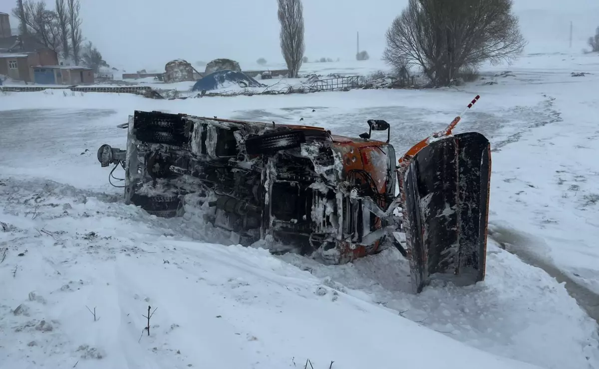 Kars\'ta Tuzlama Aracı Devrildi