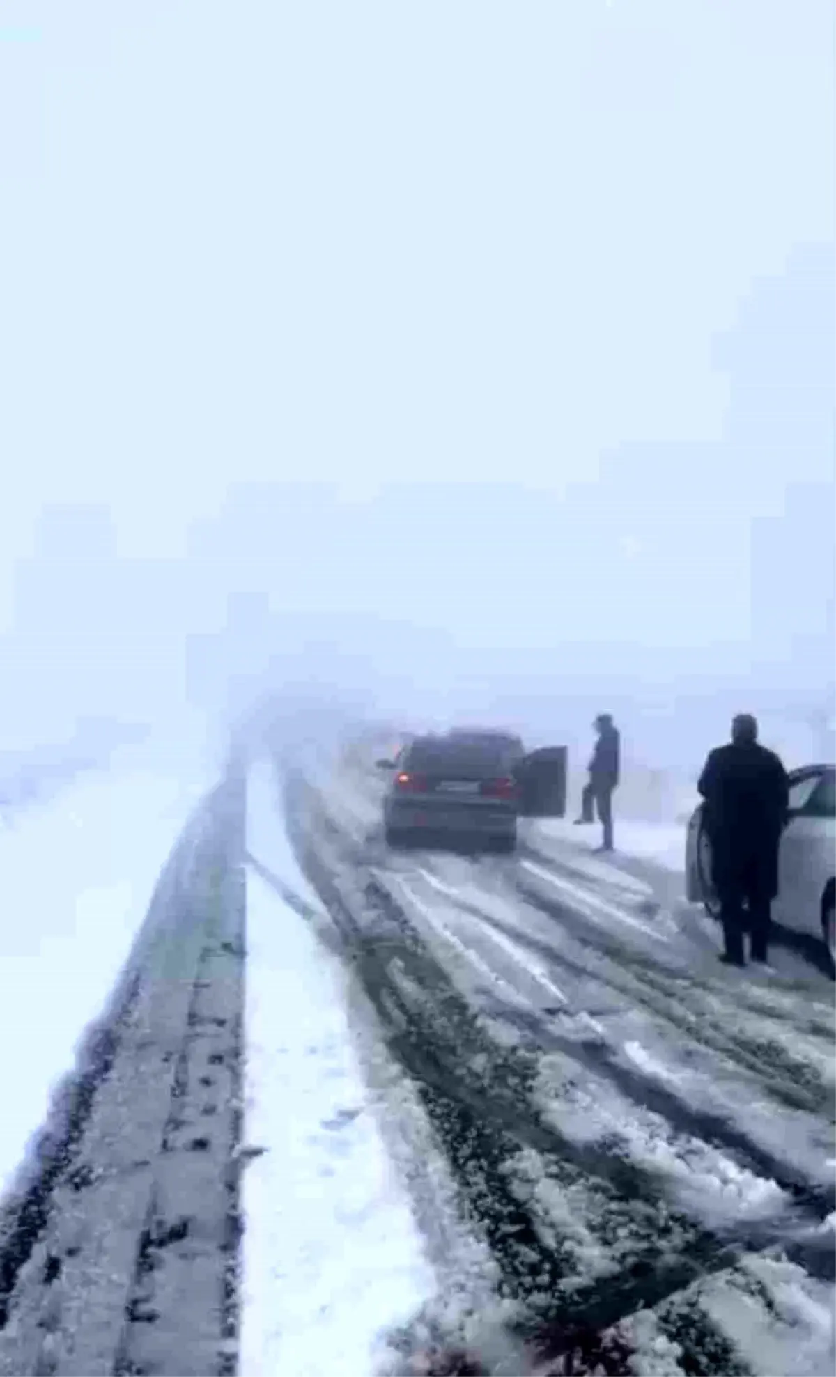 Viranşehir-Diyarbakır Karayolunda Kar Trafiği Olumsuz Etkiledi