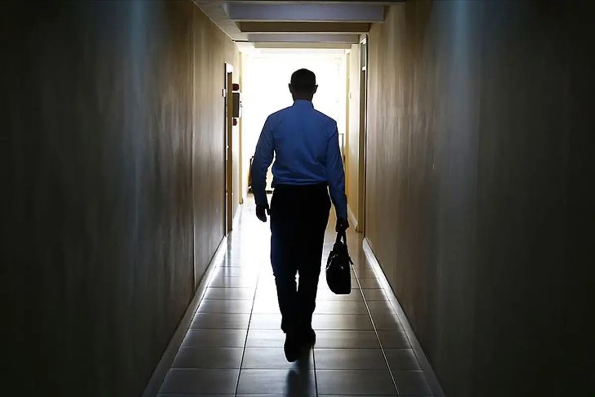 Yapay zeka depremi! Dev şirket çalışanlarının yarısını işten çıkarıyor