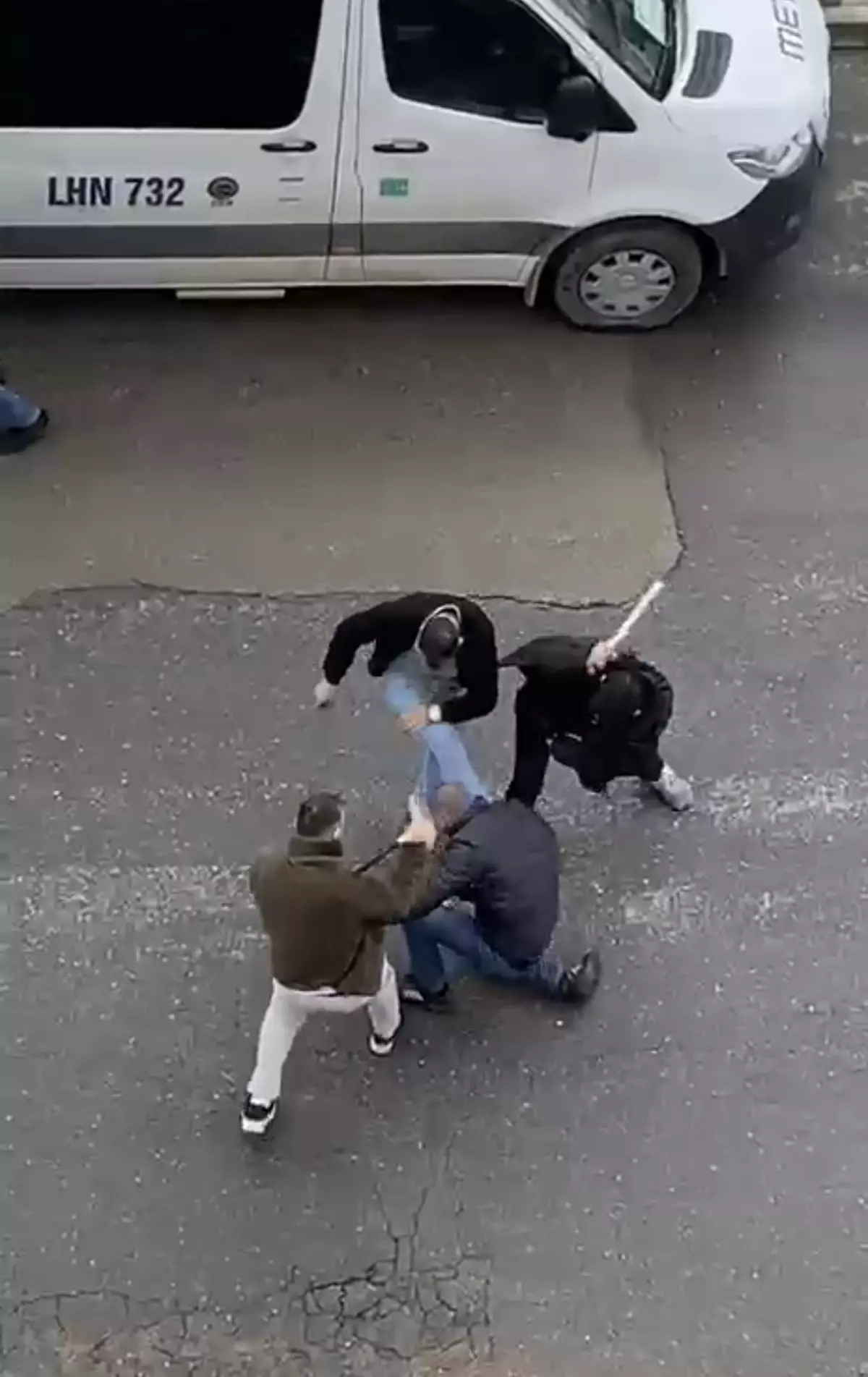 Ataşehir\'de Sopalı Kavga