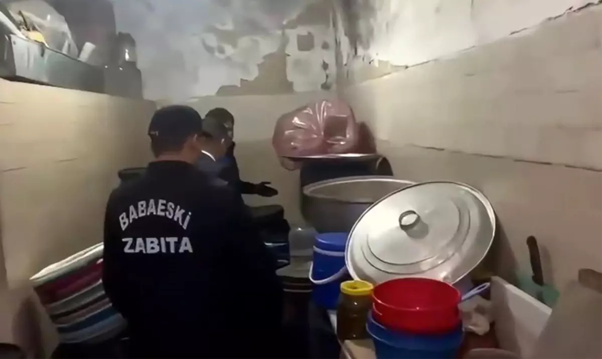 Babaeski\'de ruhsatsız turşu imalathanesine baskın: 2,5 ton ürün imha edildi