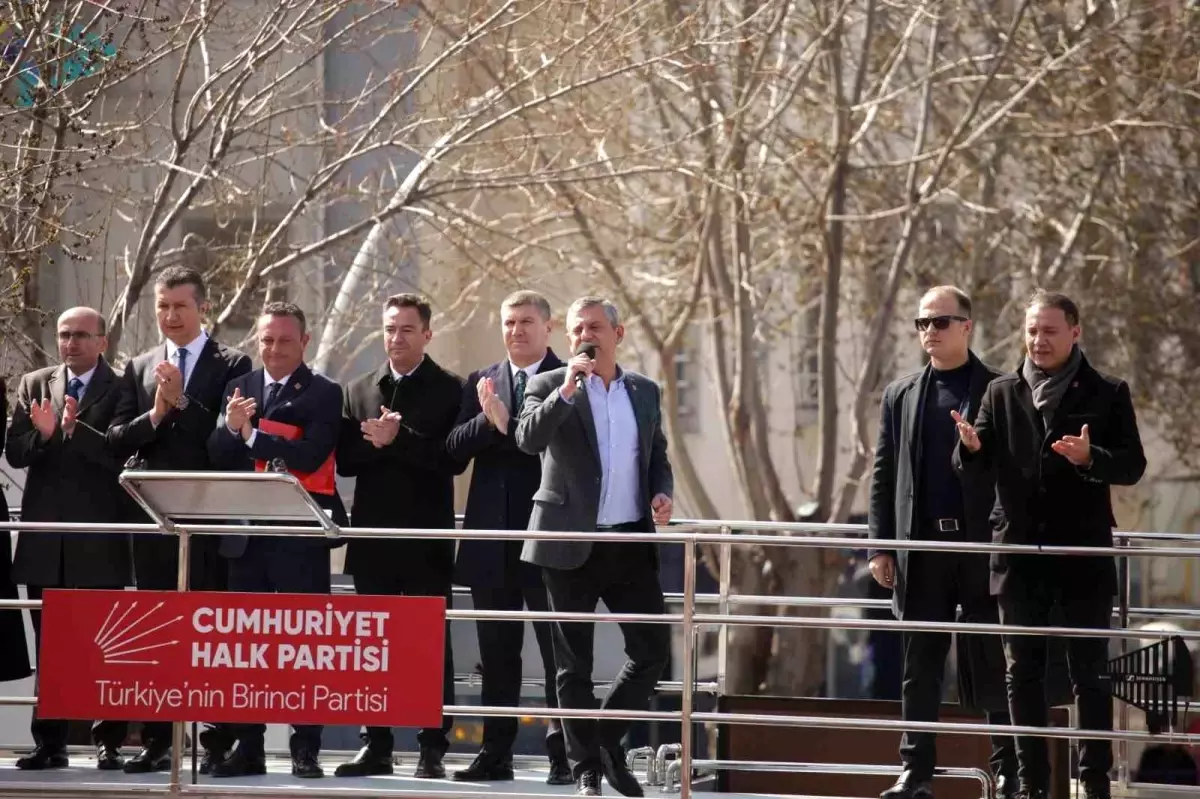 CHP Genel Başkanı Özel: "İran\'ın kararını İran halkı verecektir"