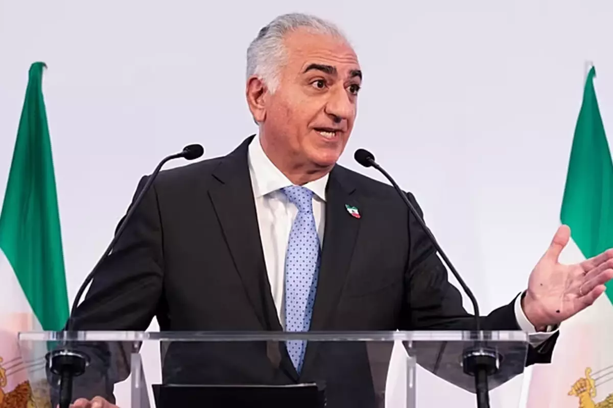 İran\'a saldırı başladı, Pehlevi hemen sahneye çıktı! Hamaney\'e çağrısı var