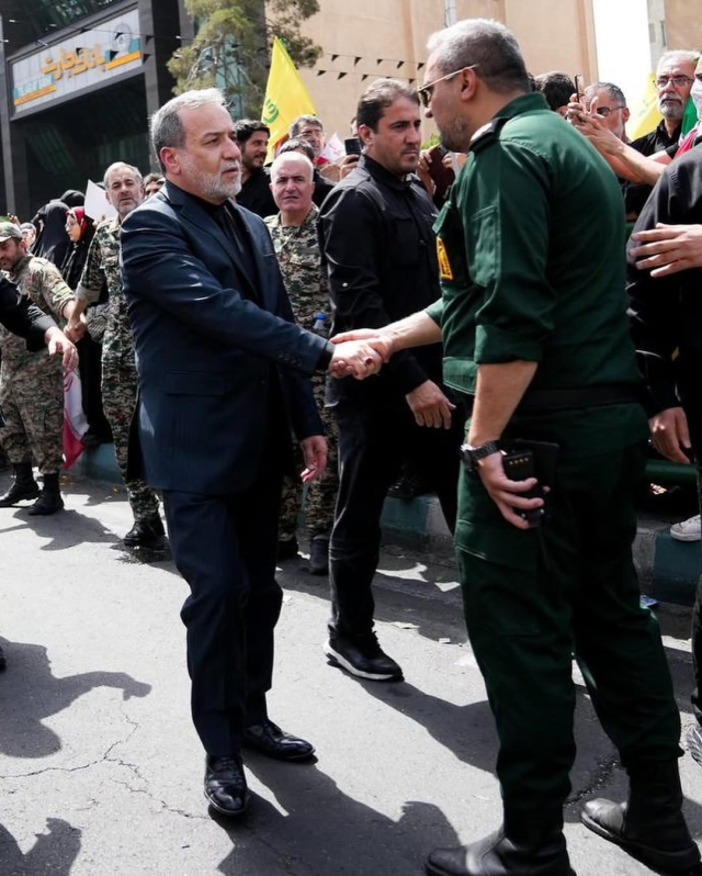 İran Dışişleri Bakanı'ndan net mesaj: İran'da rejim değişikliği imkansız