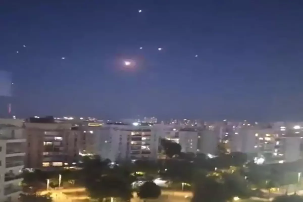 İran misilleme saldırısı başlattı! Füzeler İsrail semalarında