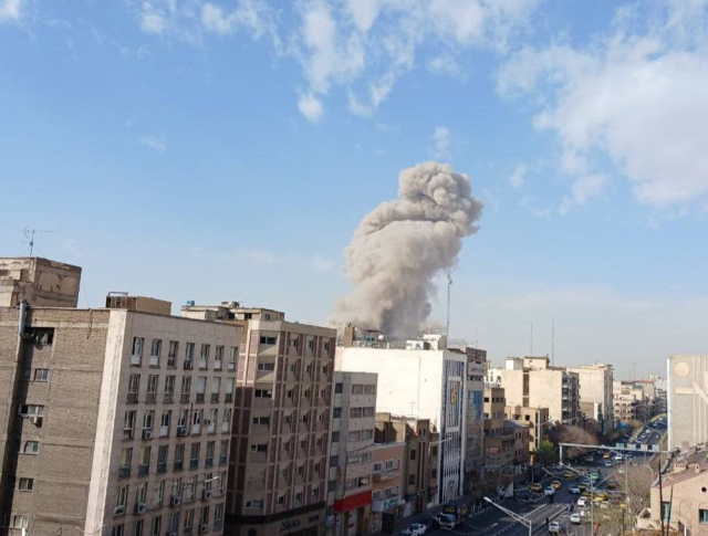 İsrail, İran'a saldırı başlattı! Tahran'da patlama sesleri duyuluyor