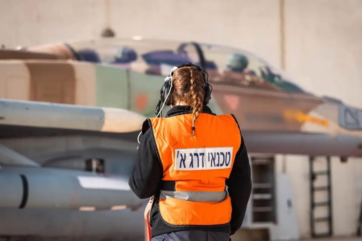 İsrail savaş uçakları İran\'a ikinci dalga saldırı başlatmak üzere havalandı